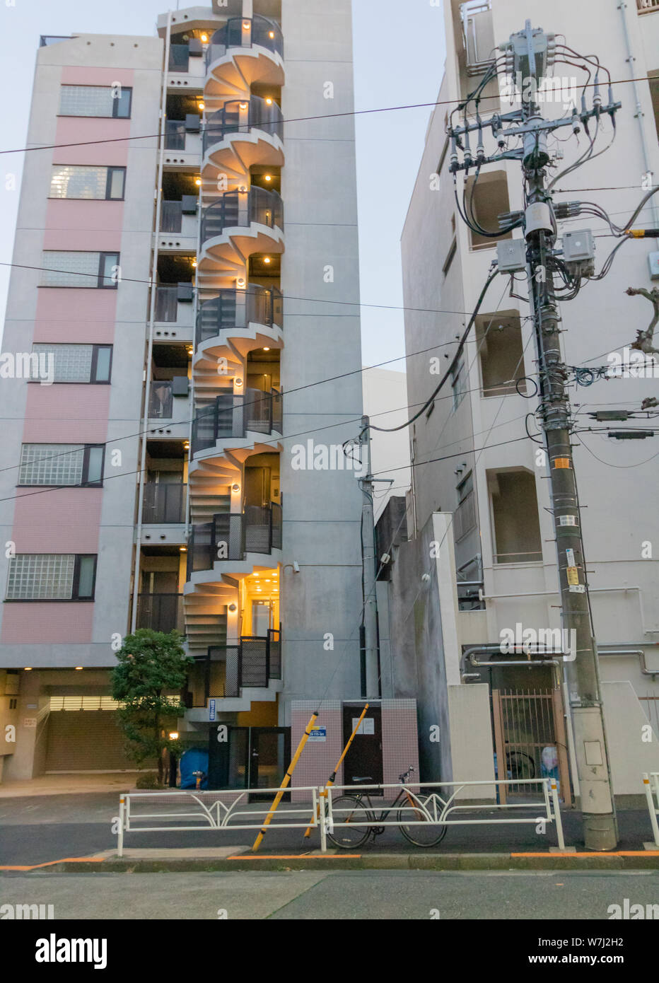 L'architecture de Tokyo est pleine de pierres précieuses. Banque D'Images