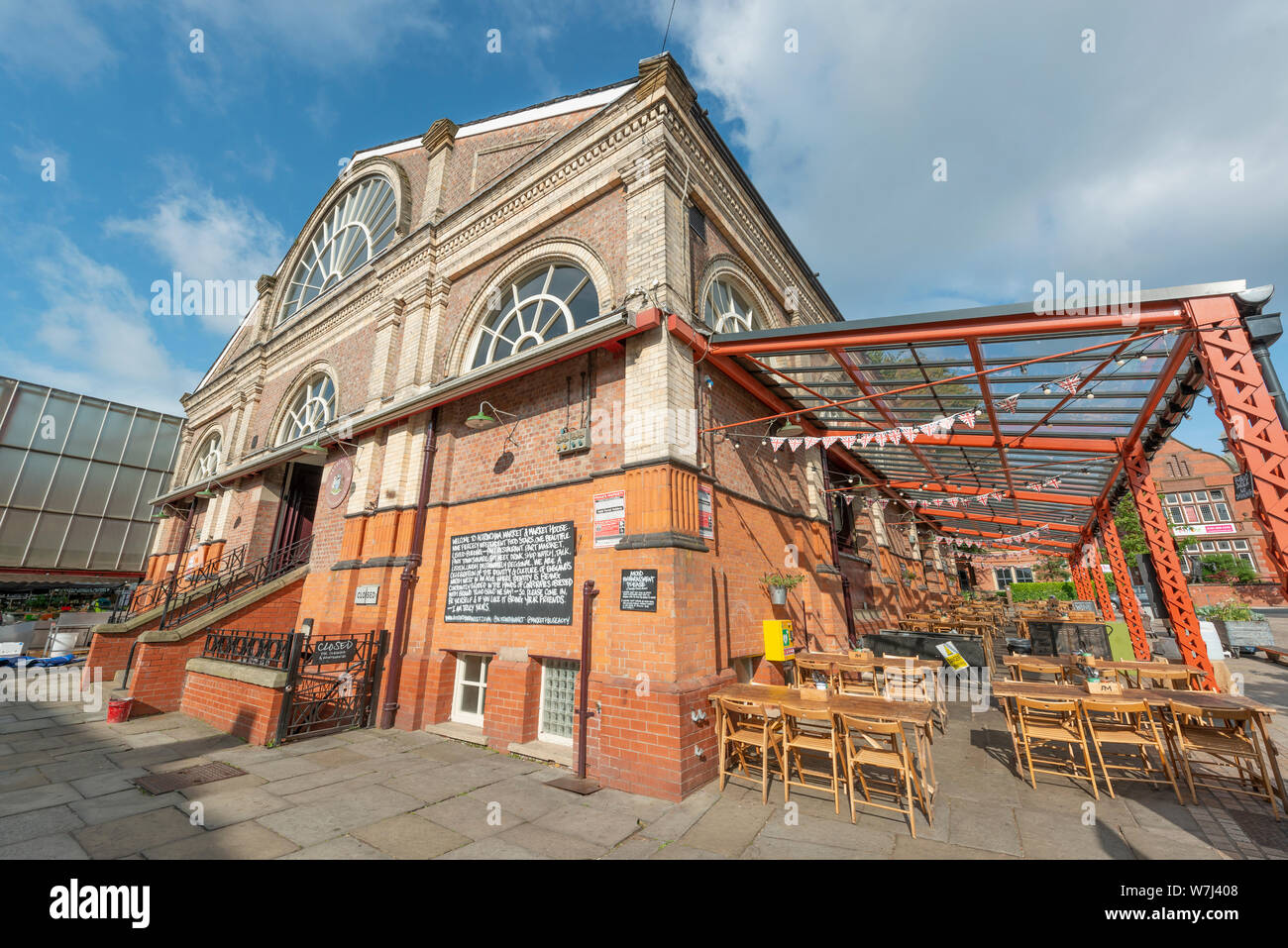 Une vue externe d'Altrincham Market House sur une journée ensoleillée. Banque D'Images