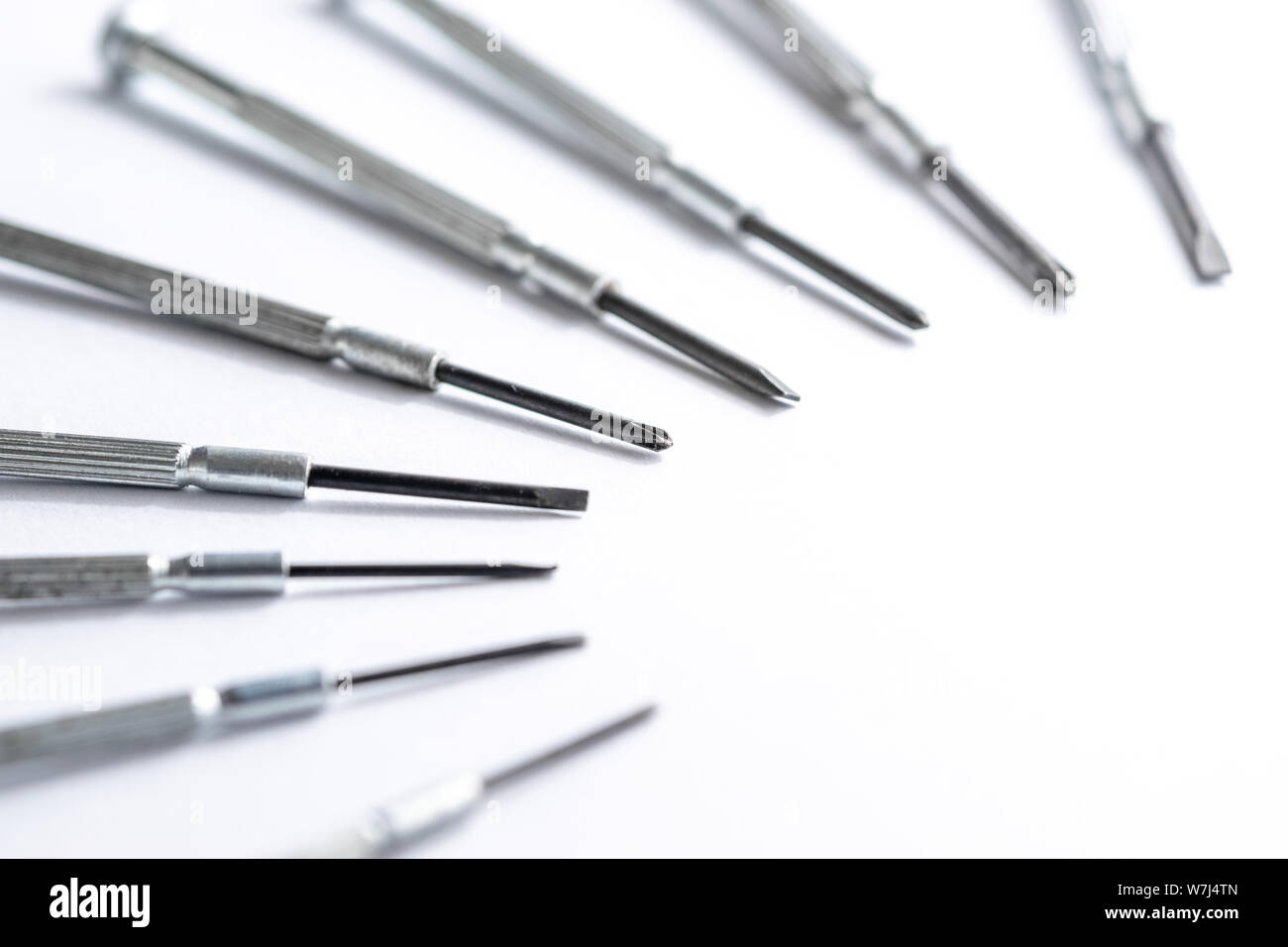 Jeu de tournevis Mini macro closeup isolé sur fond blanc Banque D'Images