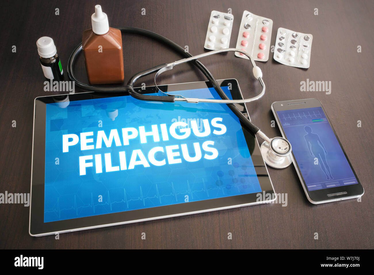 Filiaceus pemphigus (maladie cutanée) diagnostic medical concept sur écran de tablette avec stéthoscope. Banque D'Images