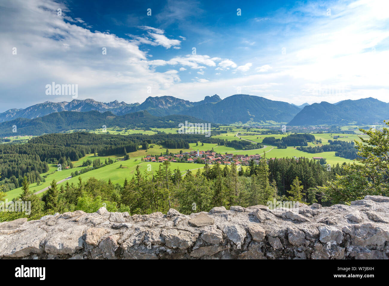 Allemagne, Bavière, Eisenberg Allgaeu, Château, vue sur la montagne Banque D'Images