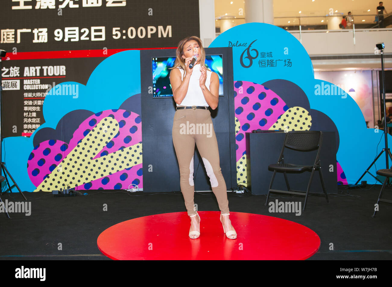 Melody Thornton du groupe pop américain the Pussycat Dolls assiste à une conférence de presse pour promouvoir la comédie musicale "Le Garde du corps" à Shenyang city, northea Banque D'Images