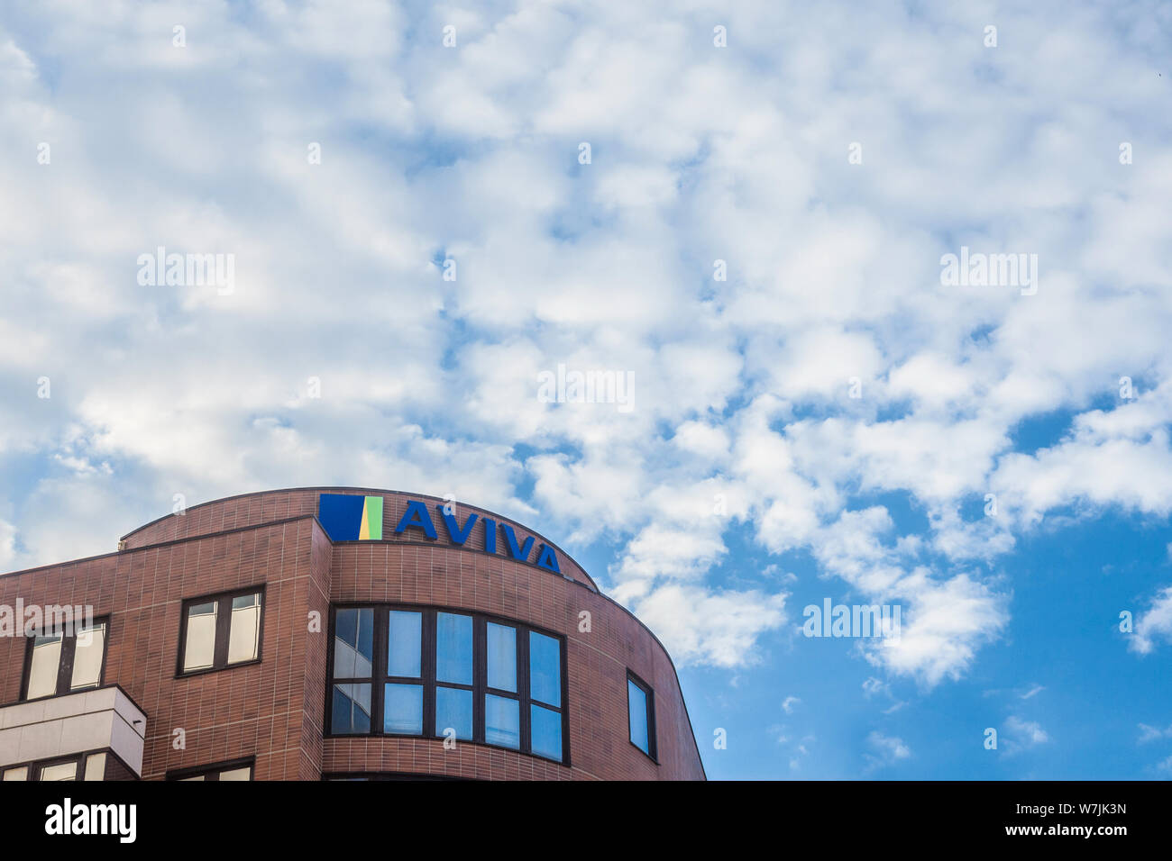 LYON, FRANCE - 14 juillet 2019 : logo d'Aviva sur leur bureau principal de Lyon, France. Aviva est un général britannique, la vie et l'assurance retraite entreprise propagation Banque D'Images