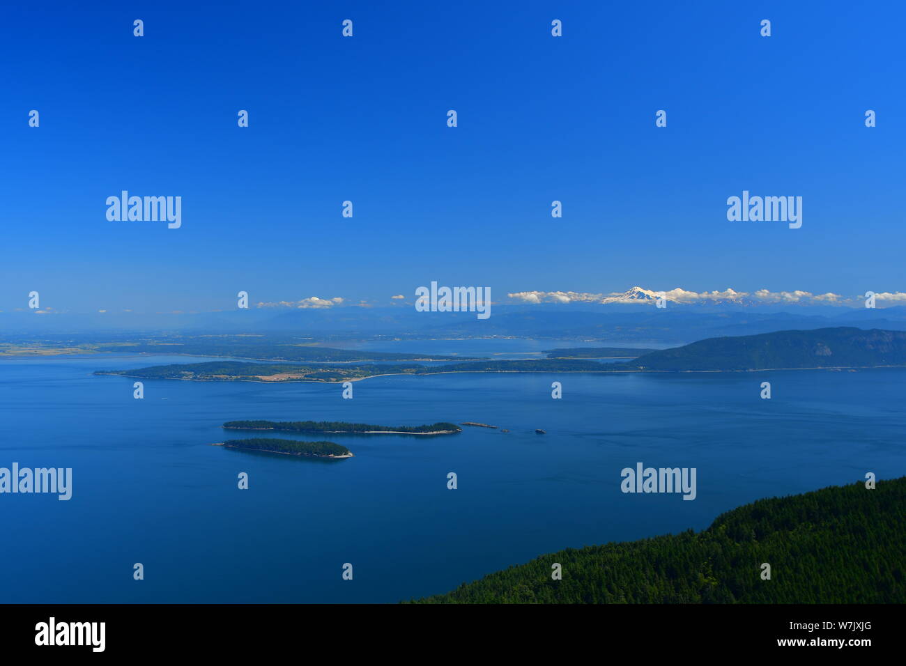 Vue panoramique sur les îles San Juan et Mt. Baker vus de mt, constitution sur Orcas Island, Washington Banque D'Images