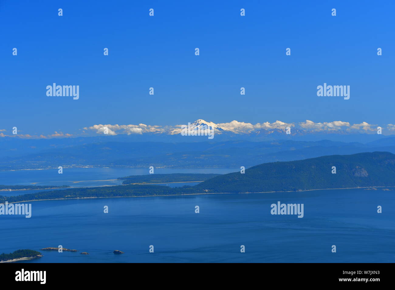 Vue panoramique sur les îles San Juan et Mt. Baker vus de mt, constitution sur Orcas Island, Washington Banque D'Images
