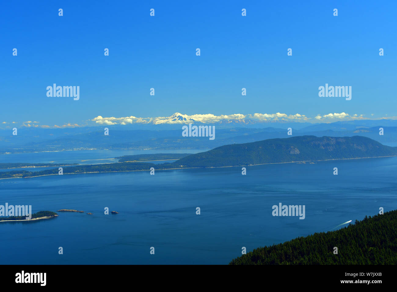 Vue panoramique sur les îles San Juan et Mt. Baker vus de mt, constitution sur Orcas Island, Washington Banque D'Images