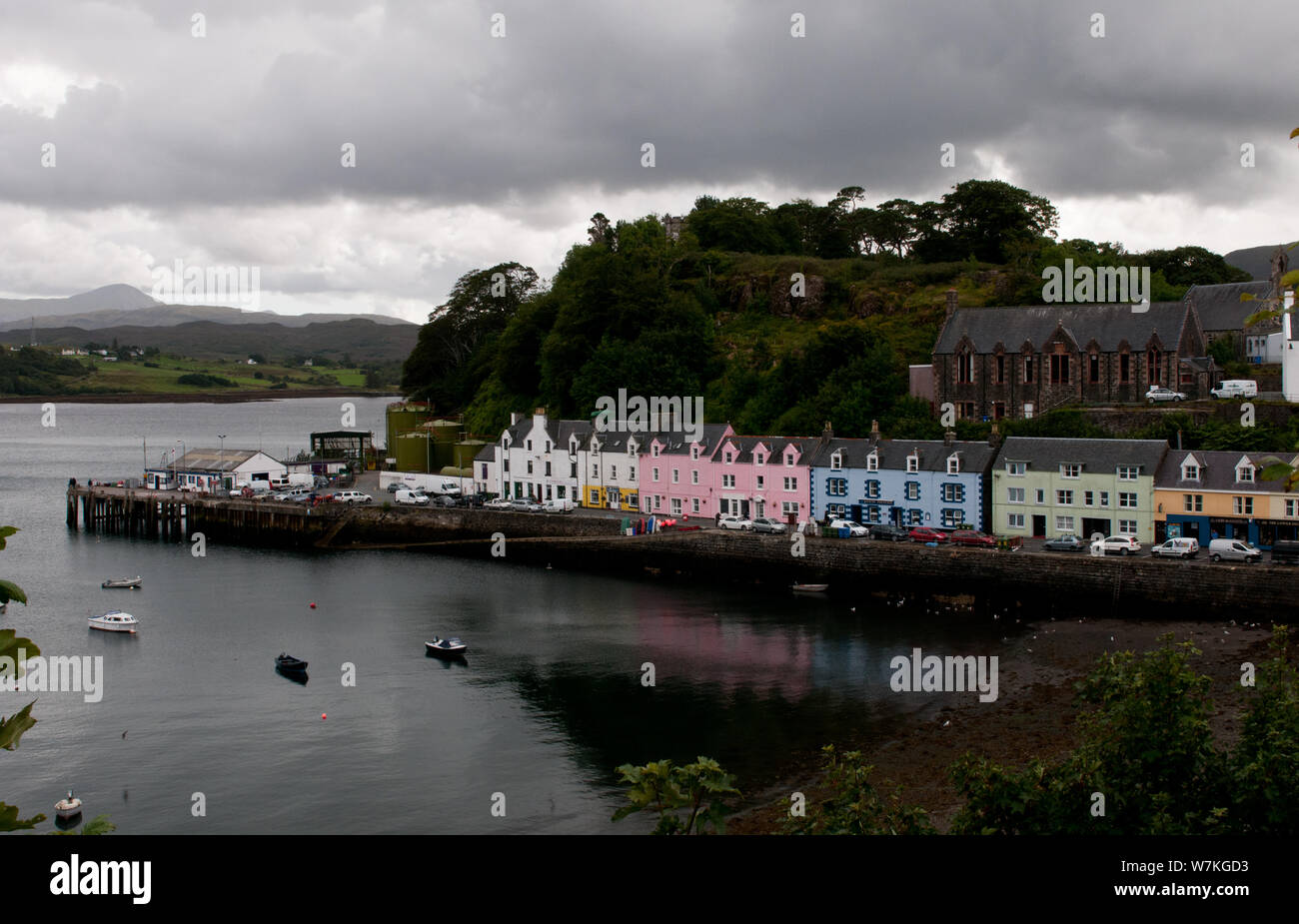 Portree, Isle of Skye Ecosse - 5 septembre 2012 : maisons colorées dans la ville de Portree, la capitale de l'île de Skye en Écosse. Banque D'Images