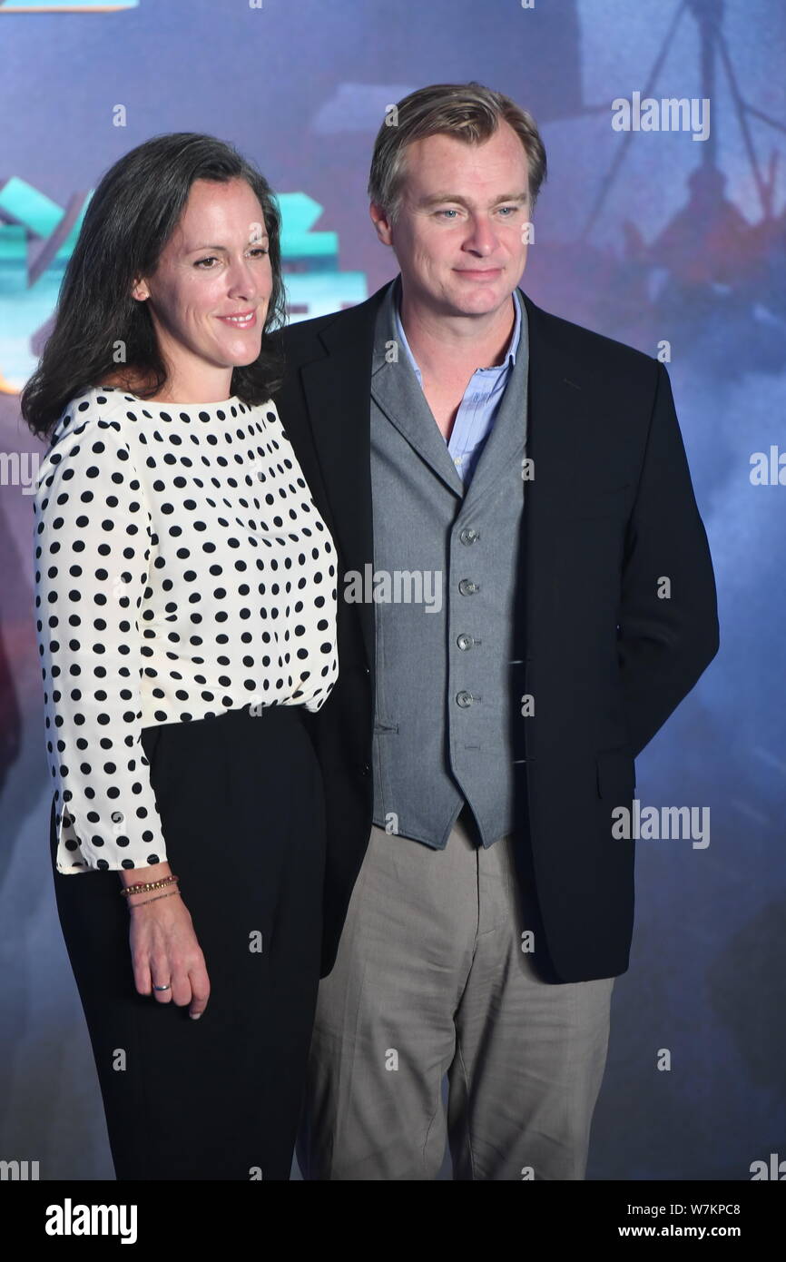 Le réalisateur britannique Christopher Nolan, droite, et producteur de cinéma britannique Emma Thomas assister à une conférence de presse pour son nouveau film "unkirk Beiji' dans Banque D'Images