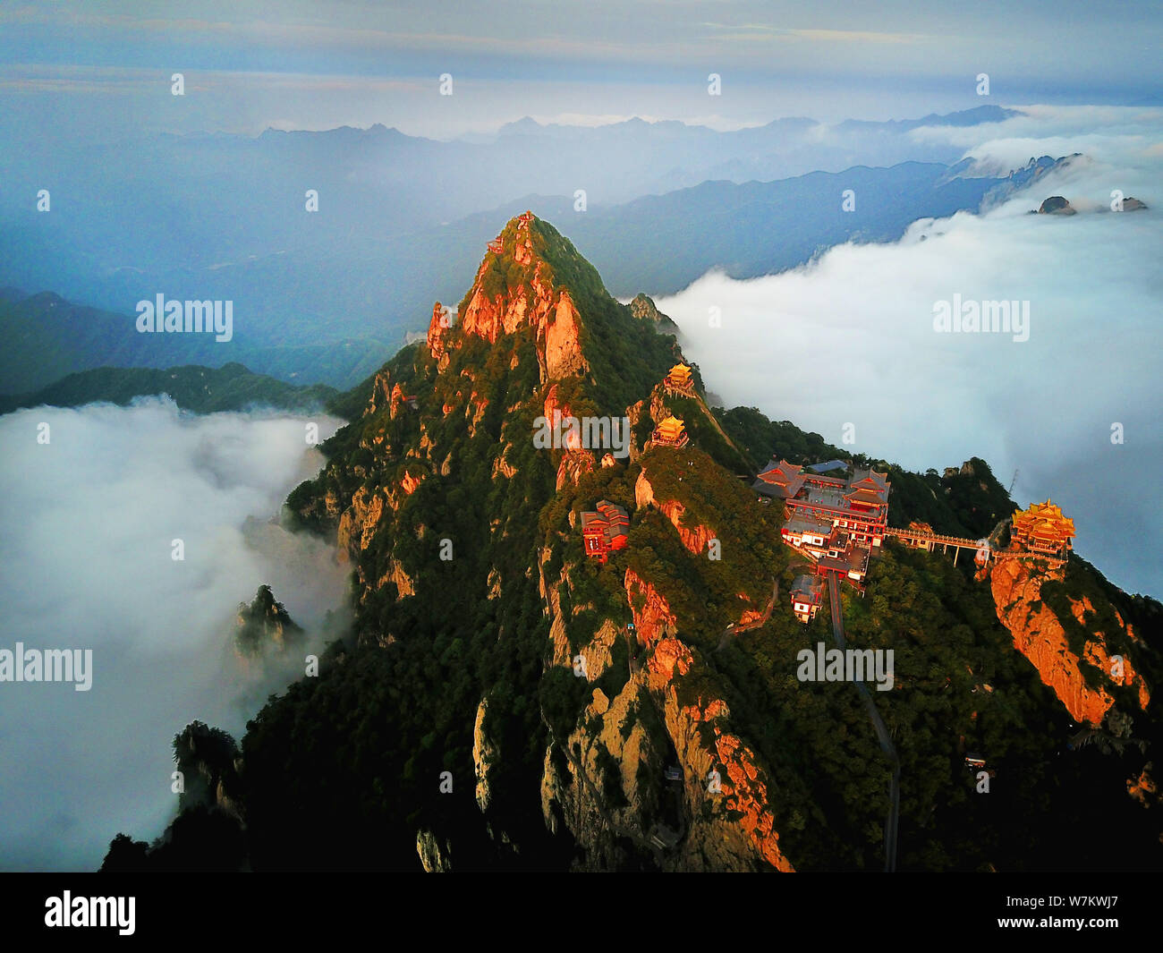 Vue aérienne de la montagne Laojun, une fois la retraite de Lao-Tzu, également appelé Laozi ou Lao-Tze, un ancien philosophe chinois et le fondateur d'Taois Banque D'Images