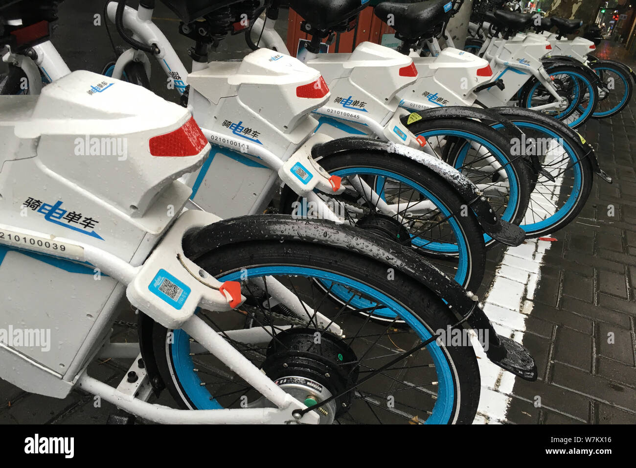 China electric bike Banque de photographies et d'images à haute résolution  - Alamy