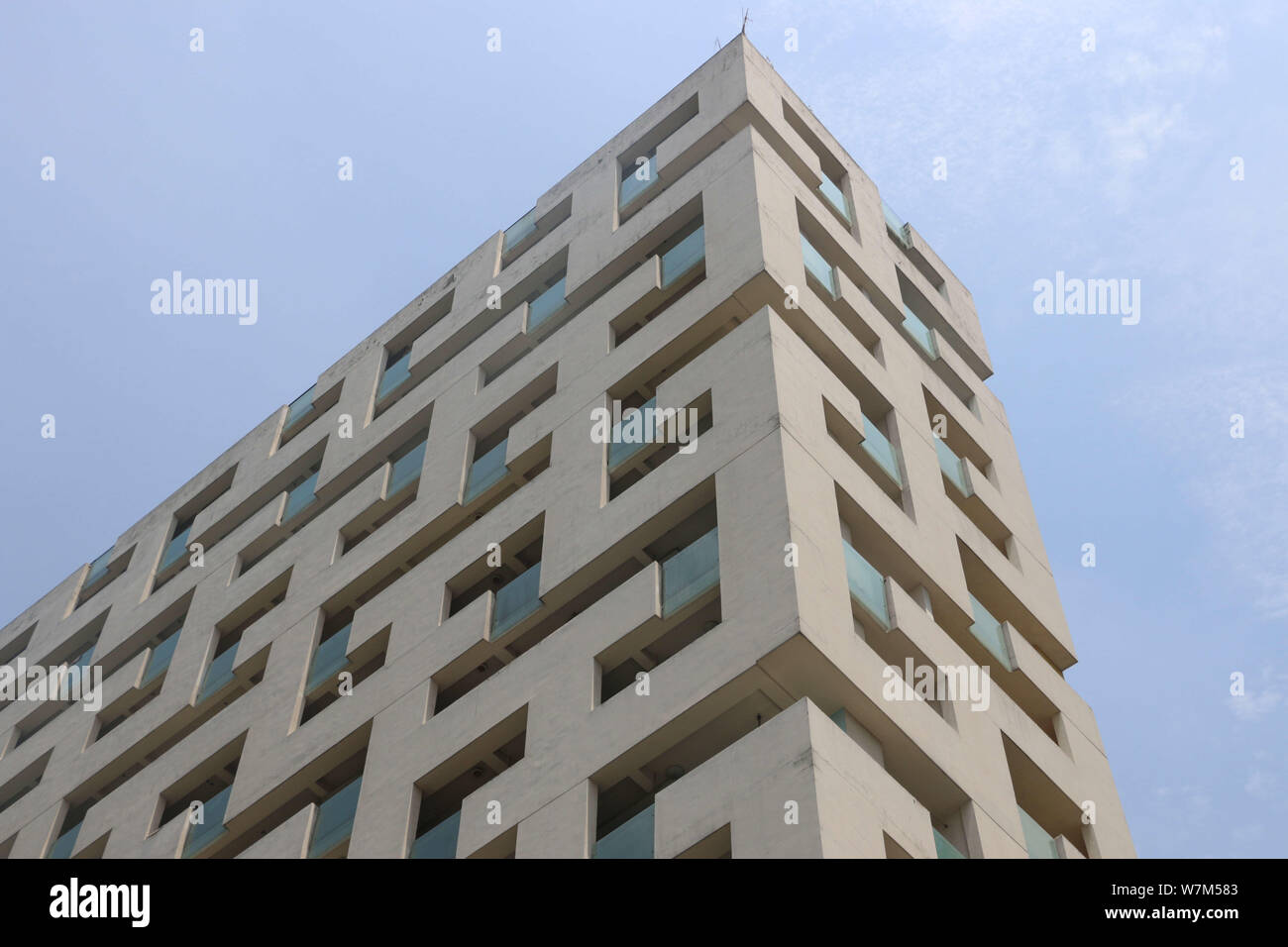 Vue sur le bâtiment résidentiel comprenant la forme de QR Code sur sa surface à Chongqing, Chine, 16 août 2017. Doté d''un bâtiment résidentiel Banque D'Images