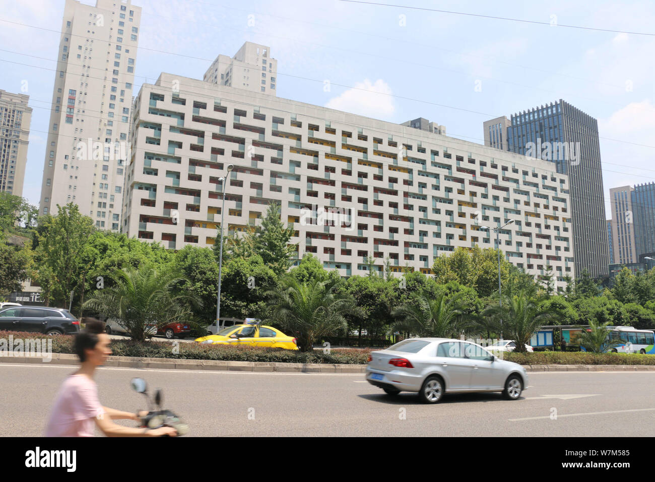 Vue sur le bâtiment résidentiel comprenant la forme de QR Code sur sa surface à Chongqing, Chine, 16 août 2017. Doté d''un bâtiment résidentiel Banque D'Images