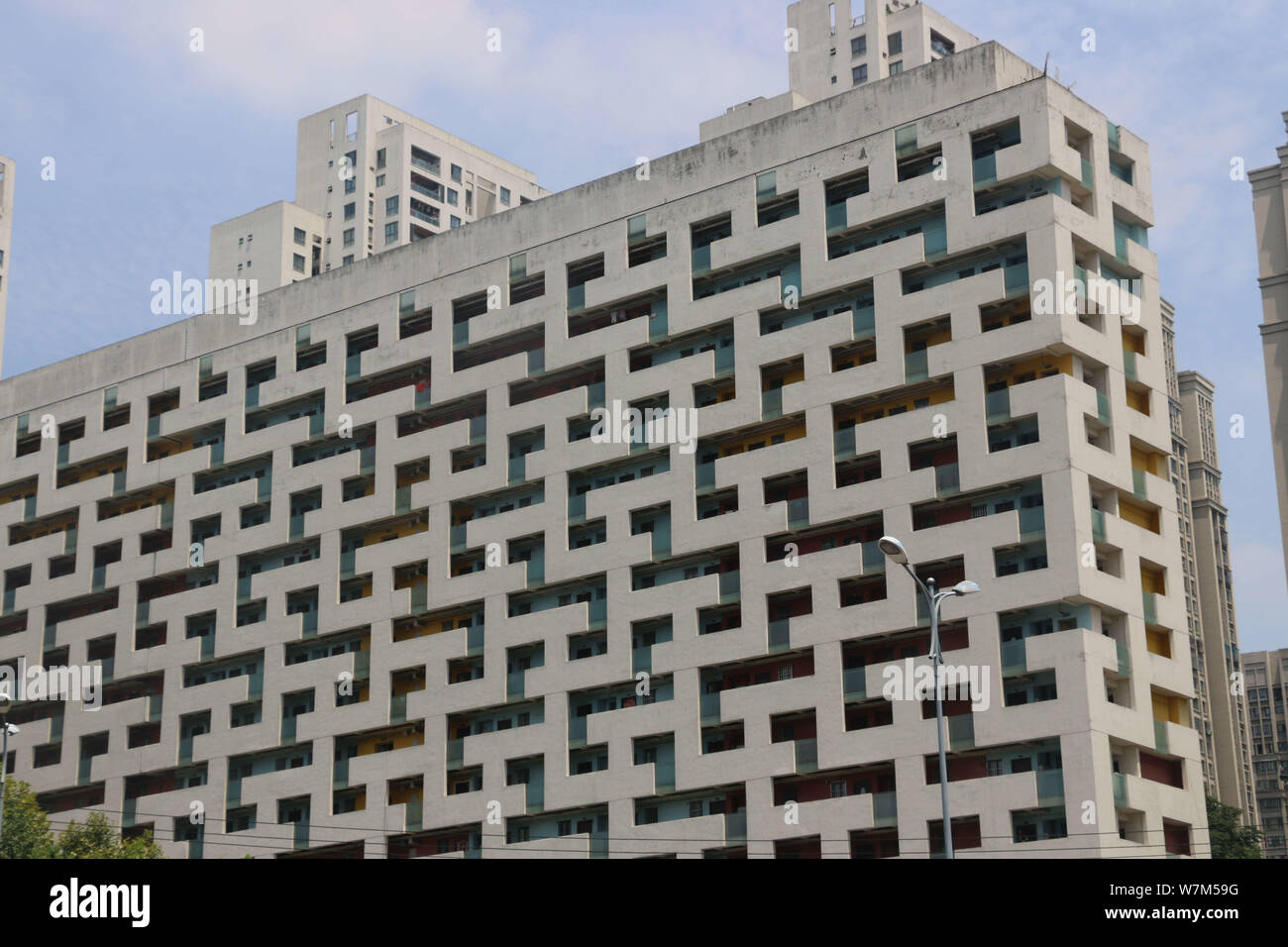 Vue sur le bâtiment résidentiel comprenant la forme de QR Code sur sa surface à Chongqing, Chine, 16 août 2017. Doté d''un bâtiment résidentiel Banque D'Images