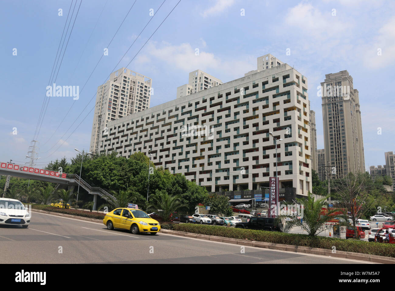 Vue sur le bâtiment résidentiel comprenant la forme de QR Code sur sa surface à Chongqing, Chine, 16 août 2017. Doté d''un bâtiment résidentiel Banque D'Images