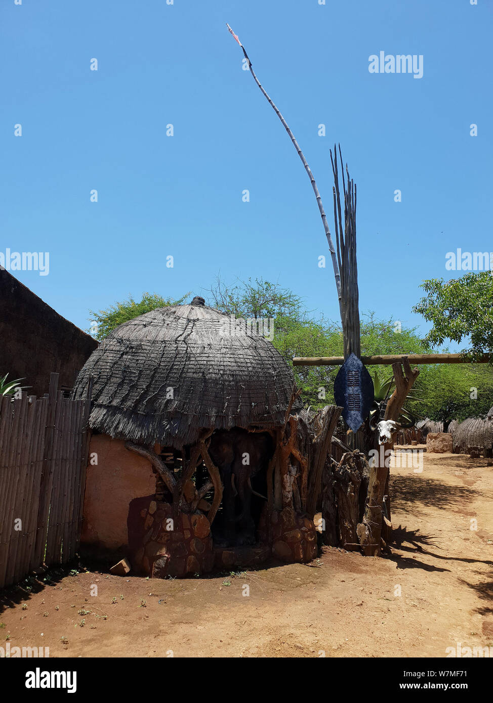 Entrée du village zoulou à Shakaland Zulu Cultural Village, Eshowe, Kwazulu Natal, Afrique du Sud Banque D'Images