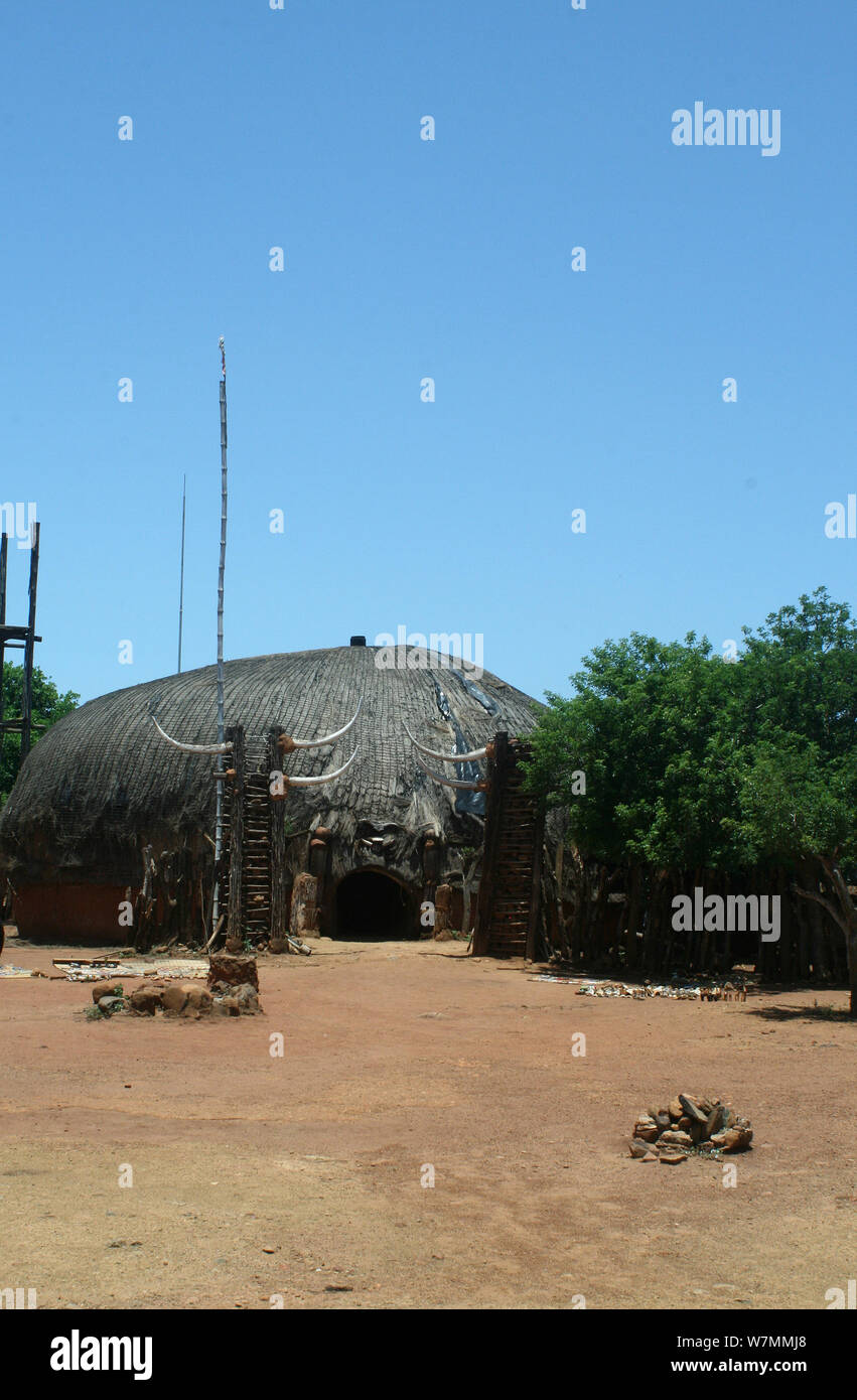Entrée de la hutte principale à Shakaland Zulu Cultural Village, Eshowe, Kwazulu Natal, Afrique du Sud Banque D'Images
