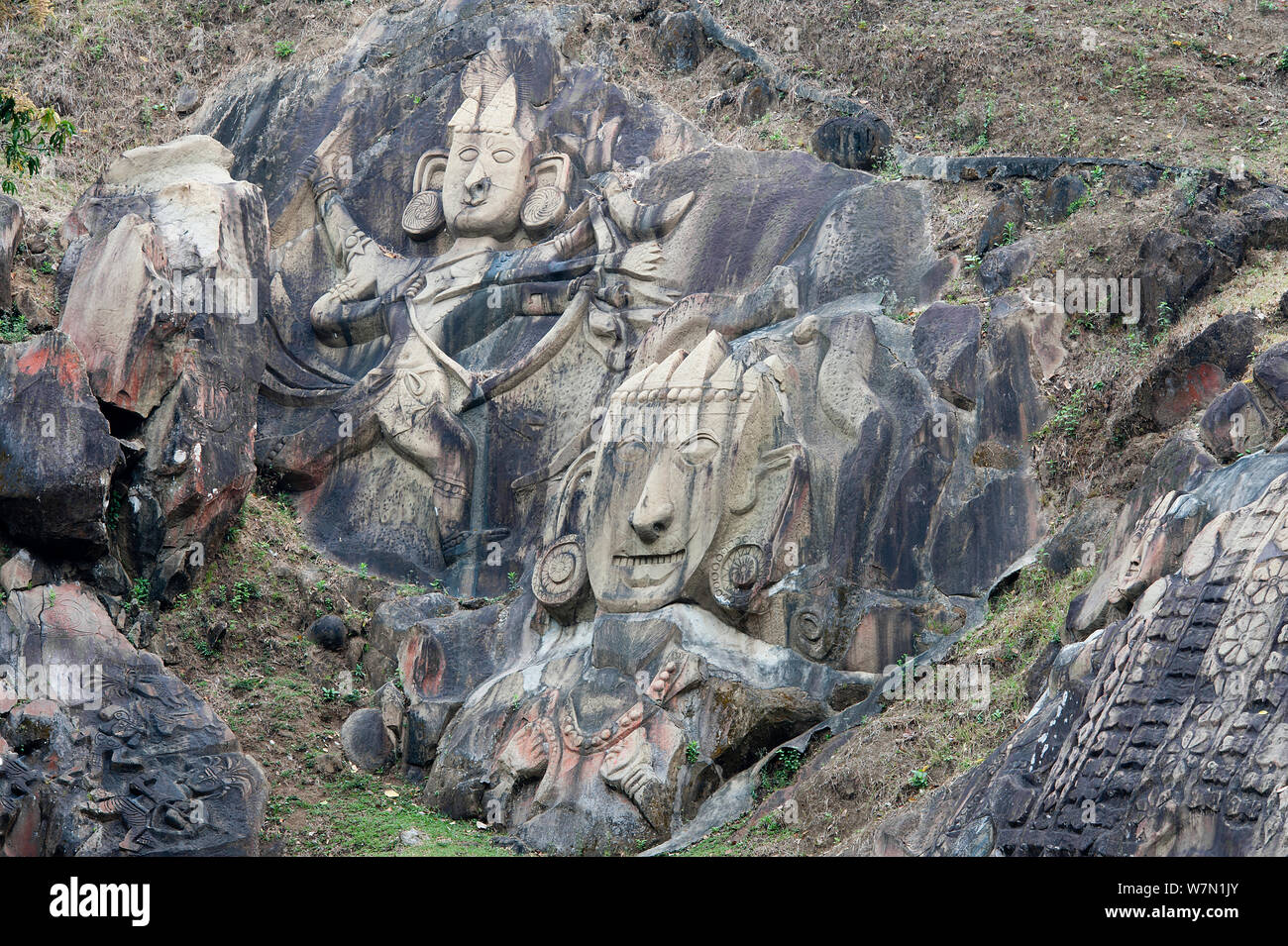 Site archéologique (7ème- 9ème siècle) et Shiva (lieu de pèlerinage de l'Hindouisme) : rock carving dépeignant Laxman et Ram ou Rama. Unakoti, Tripura, Inde, mars 2012. Banque D'Images