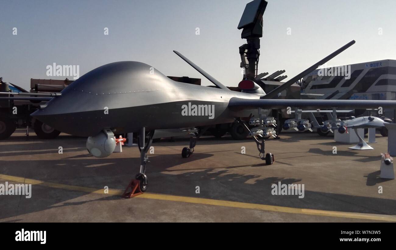 FILE--UN-chinois fait CH-5 (Caihong-5 ou 5) arc-en-ciel drone de  reconnaissance et de combat et ses missiles sont compatibles sur  l'affichage pendant la 11e Chine Photo Stock - Alamy