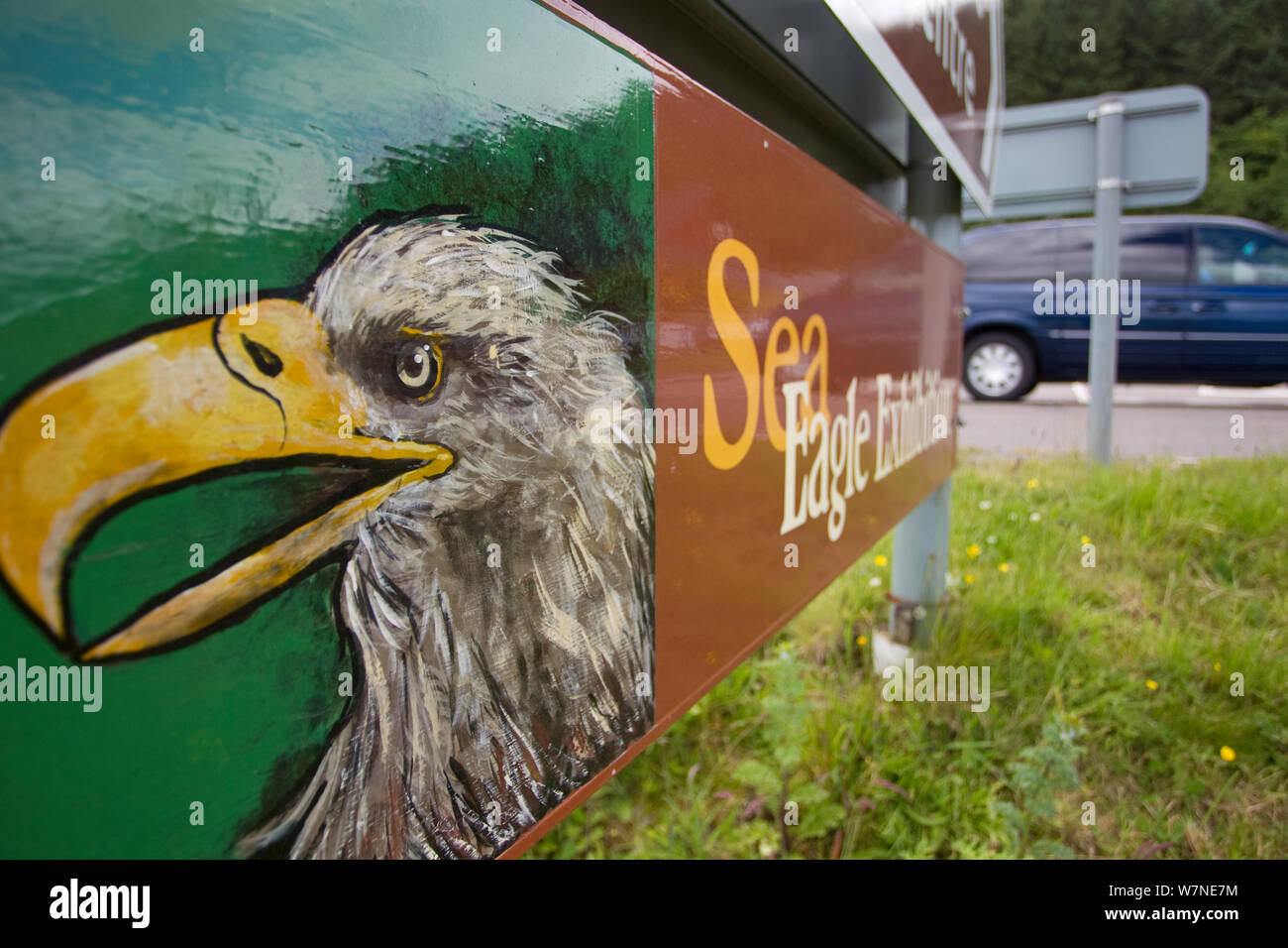 La promotion de la signalisation touristique expositions touristiques basé autour de la présence de pygargues à queue blanche, Portree, Skye, Hébrides intérieures, Écosse, Royaume-Uni, juin 2011. Années 2020 Livre VISION Plaque. Banque D'Images