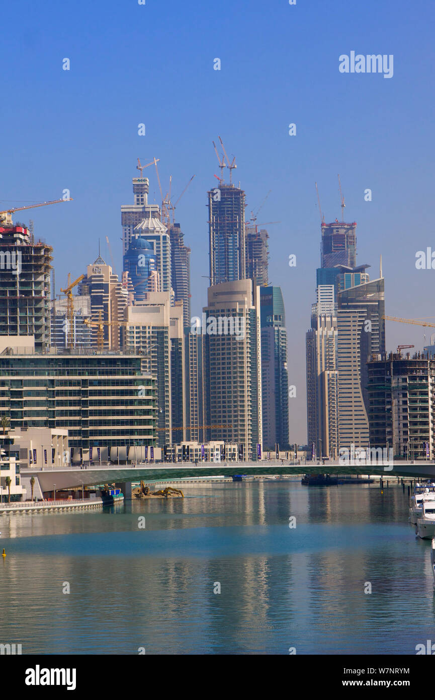 Vue sur la Marina de Dubaï et de bâtiments en construction, DUBAÏ, ÉMIRATS ARABES UNIS, Janvier 2010 Banque D'Images