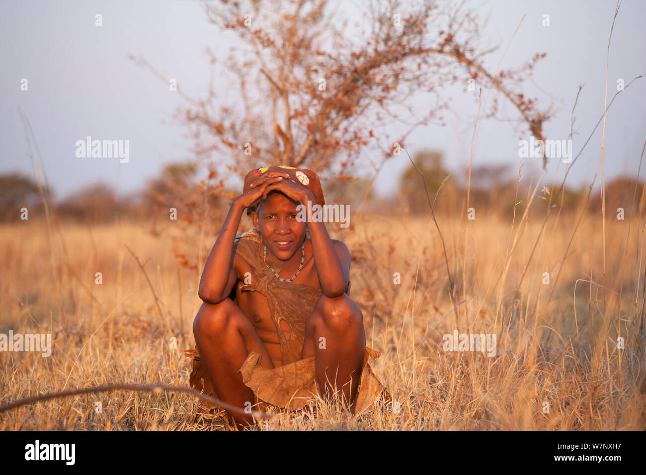 Les jeunes de la communauté San bushman, Makgadikgadi Salt Pans, District du nord-est du désert du Kalahari, Botswana, 2012 Banque D'Images