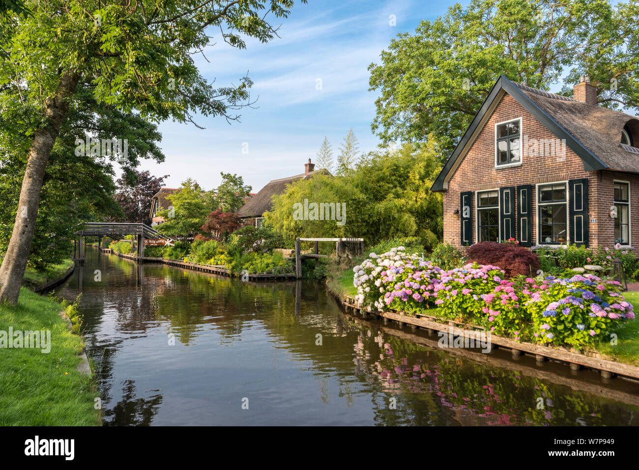 Le village pittoresque de Giethoorn, Pays-Bas Banque D'Images