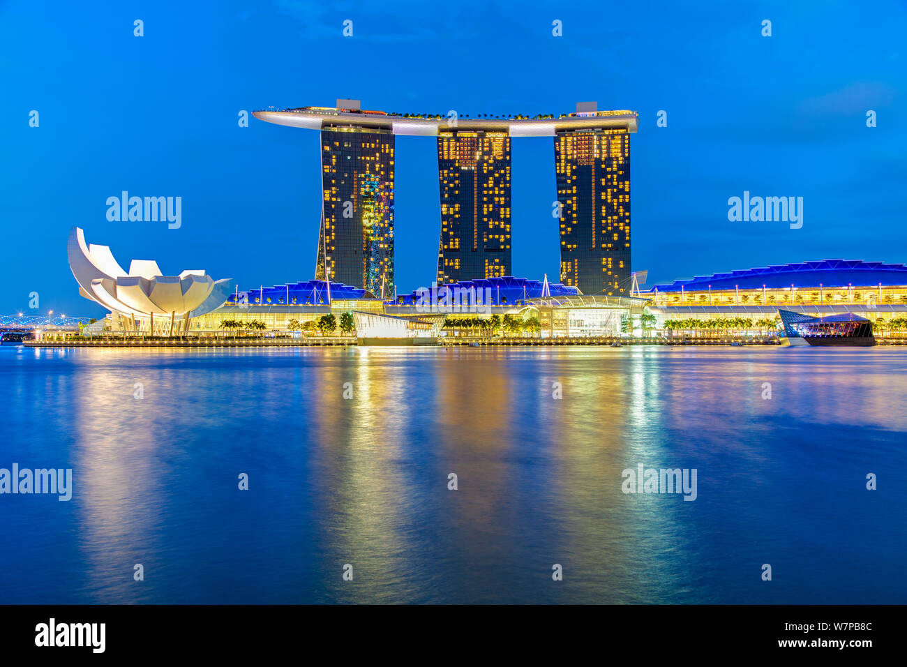Marina Bay Sands au crépuscule, Marina Bay, Singapour, février 2012 Banque D'Images