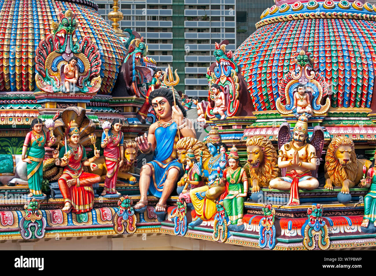 De près de l'Gopuram du Temple Sri Mariamman, un temple de style Dravidien dans Chinatown, Singapour, 2012 Banque D'Images
