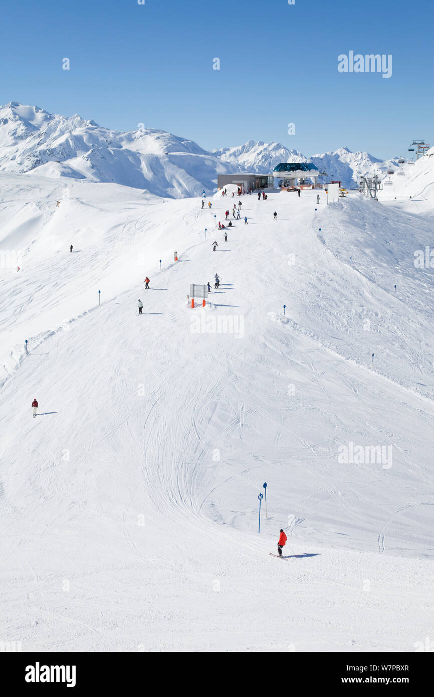 Pistes de ski et télésiège gare à St Anton am Arlberg, Tyrol, Autriche, 2008 Banque D'Images