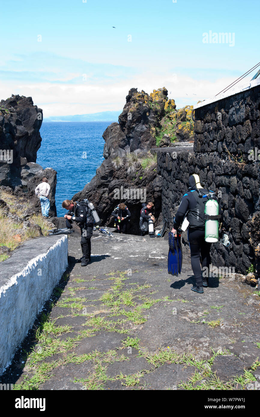 Les amateurs de plongée sous-marine Balade à la mer, l'île de Pico, Açores, Portugal, Océan Atlantique Banque D'Images