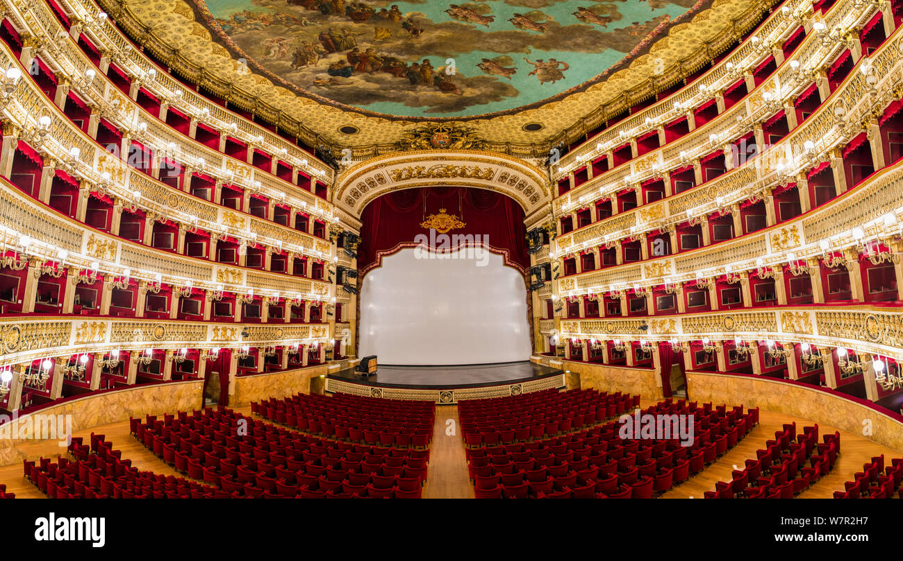Vue panoramique de l'opéra San Carlo - Naples, Italie - Théâtre Royal de Saint Charles Banque D'Images