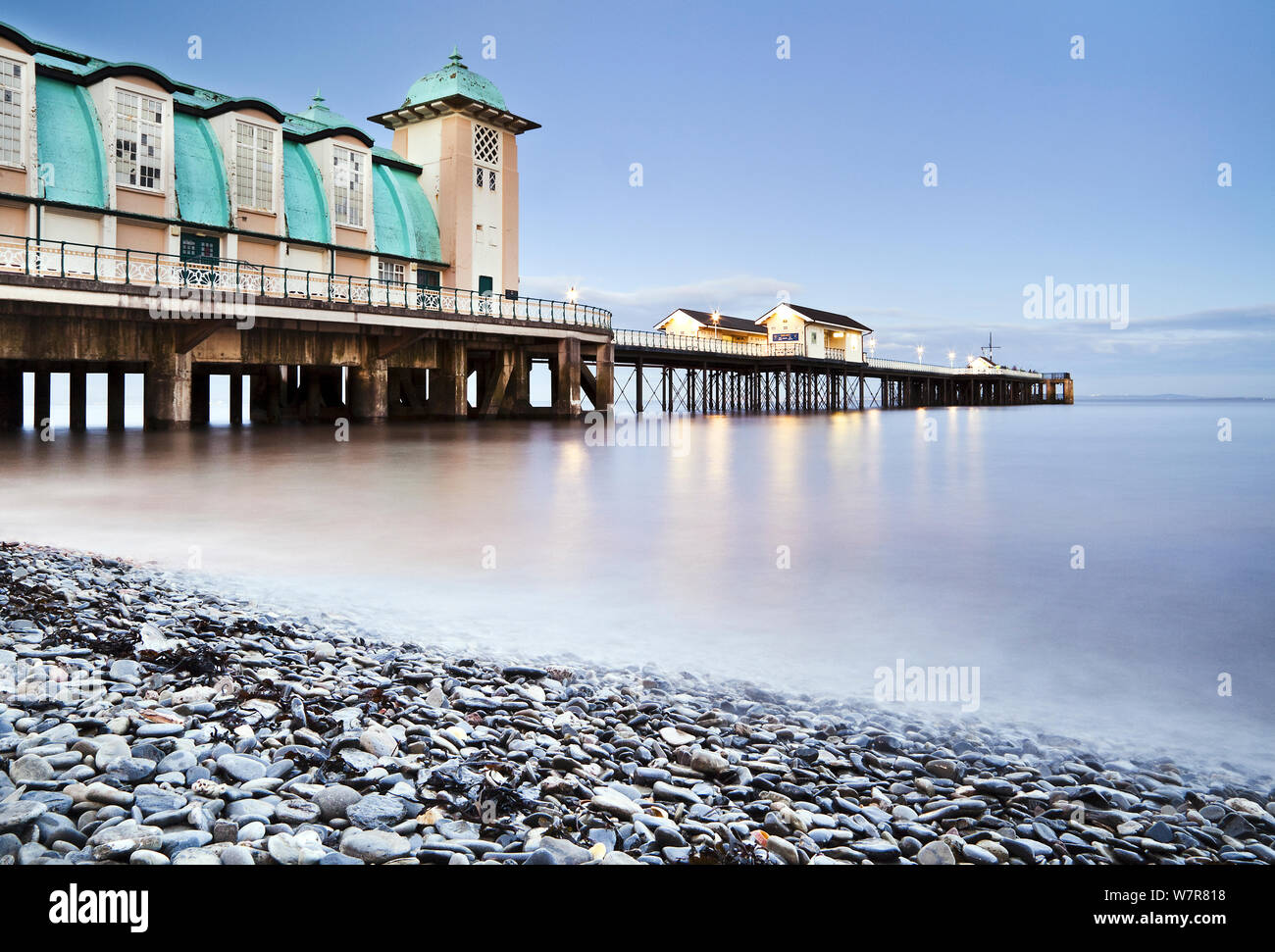 Penarth Pier à marée haute, Vale of Glamorgan, Cardiff, Pays de Galles, février 2012. Banque D'Images