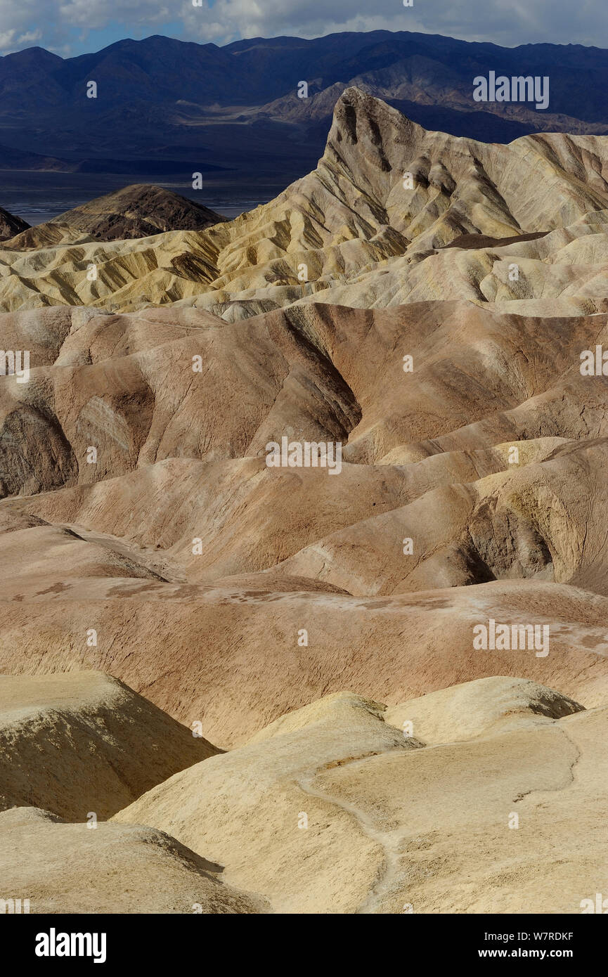 Manly Beacon Peak et Panamint Mountains, Death Valley National Park, California, USA, Novembre 2012 Banque D'Images