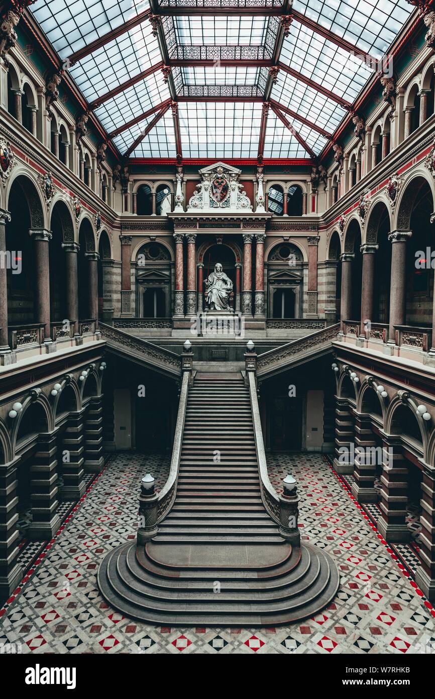 Photo verticale en intérieur du Palais de Justice à Vienne, Autriche Banque D'Images