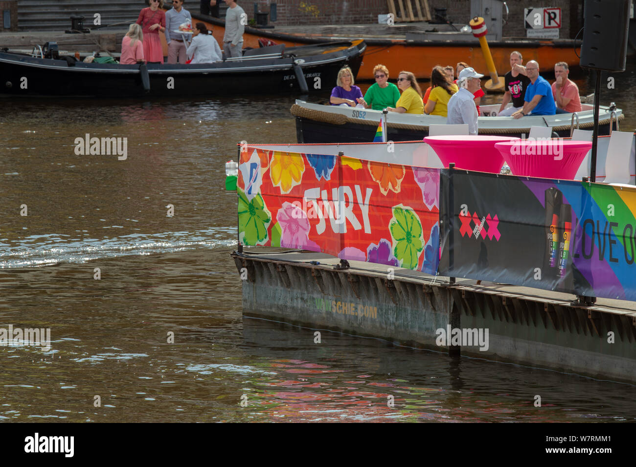 Publicité sur la tribune lors de la gaypride Amsterdam The Netherlands 2019 Banque D'Images