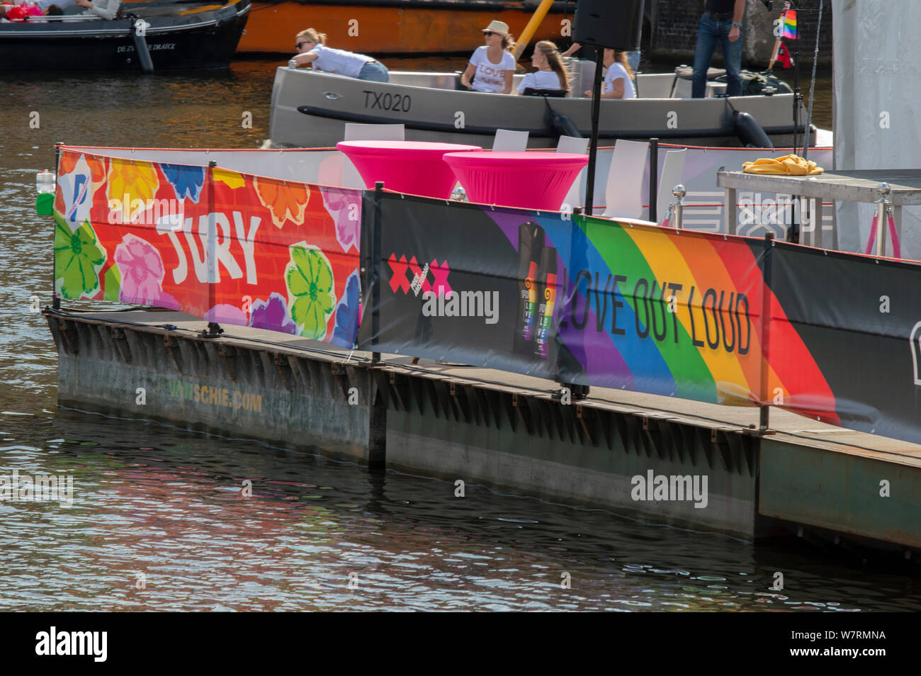 Publicité sur la tribune lors de la gaypride Amsterdam The Netherlands 2019 Banque D'Images