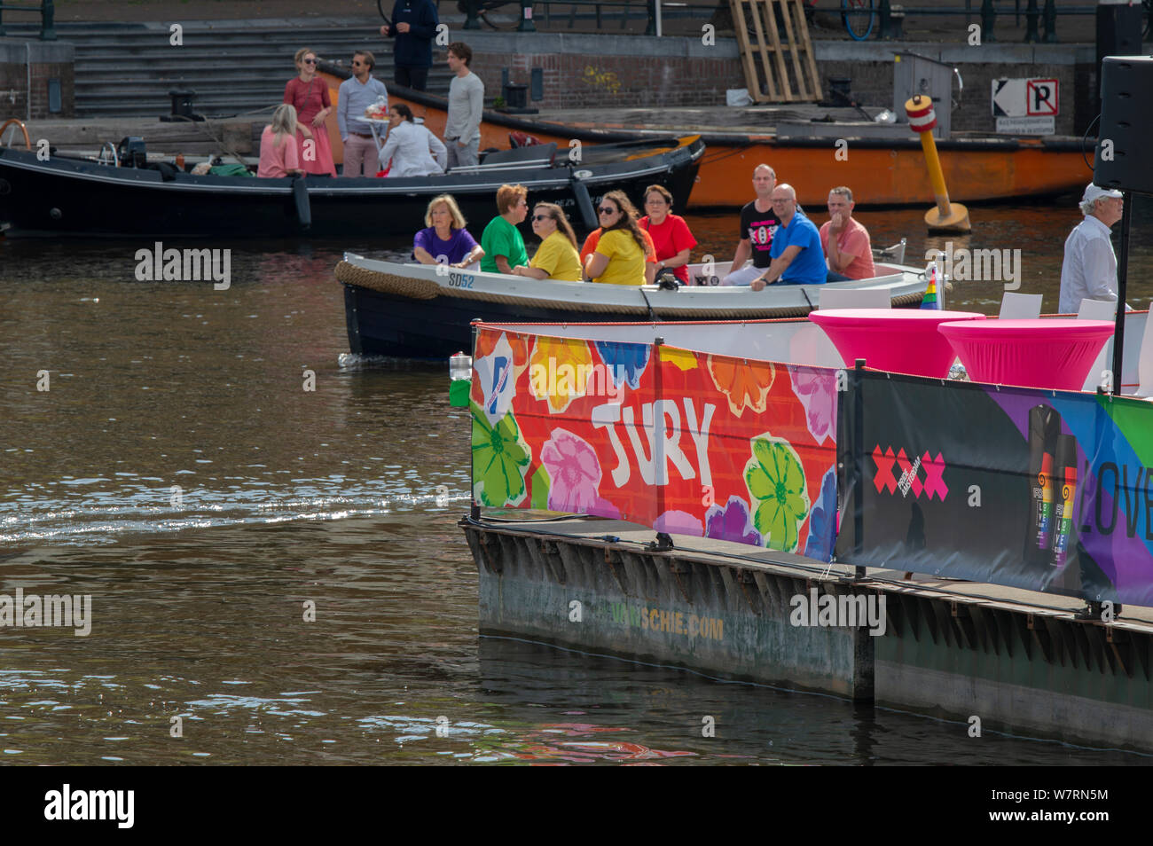 Publicité sur la tribune lors de la gaypride Amsterdam The Netherlands 2019 Banque D'Images