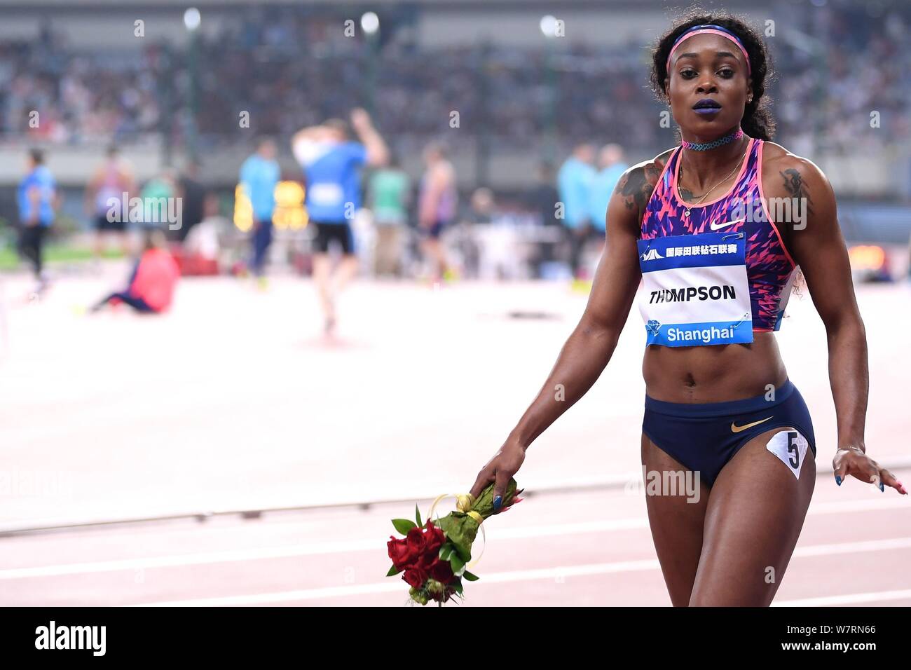 Elaine Thompson de la Jamaïque célèbre après avoir remporté le women's 100m au cours de l'IAAF Diamond League 2017 de Shanghai à Shanghai, Chine, 13 mai 2017. E Banque D'Images