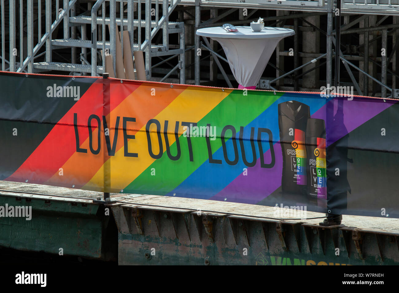 Publicité sur la tribune lors de la gaypride Amsterdam The Netherlands 2019 Banque D'Images