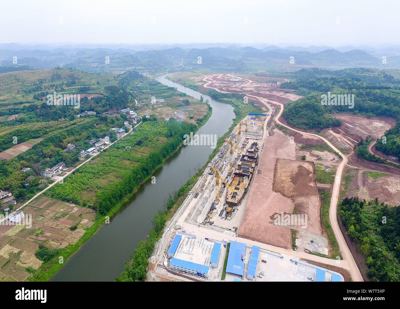 Vue aérienne du site de construction d'une réplique grandeur nature du paquebot Titanic dans le comté de Daying, ville de Suining, au sud-ouest du Sichuan en Chine Banque D'Images