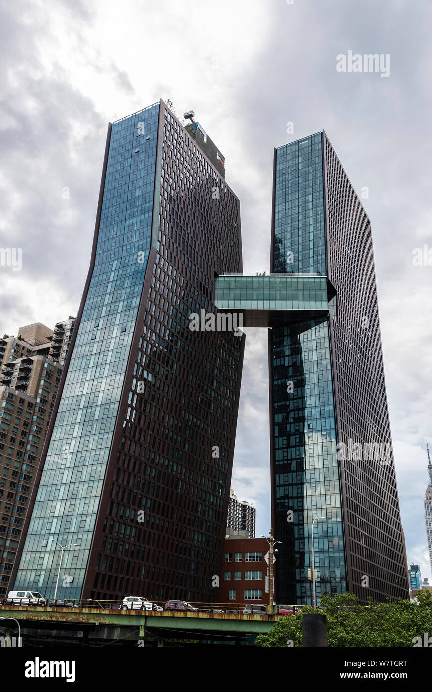 Façade de cuivre américain bâtiments (626 Première Avenue), double-tour gratte-ciel résidentiel dans le quartier Murray Hill de Manhattan, New York City, Banque D'Images