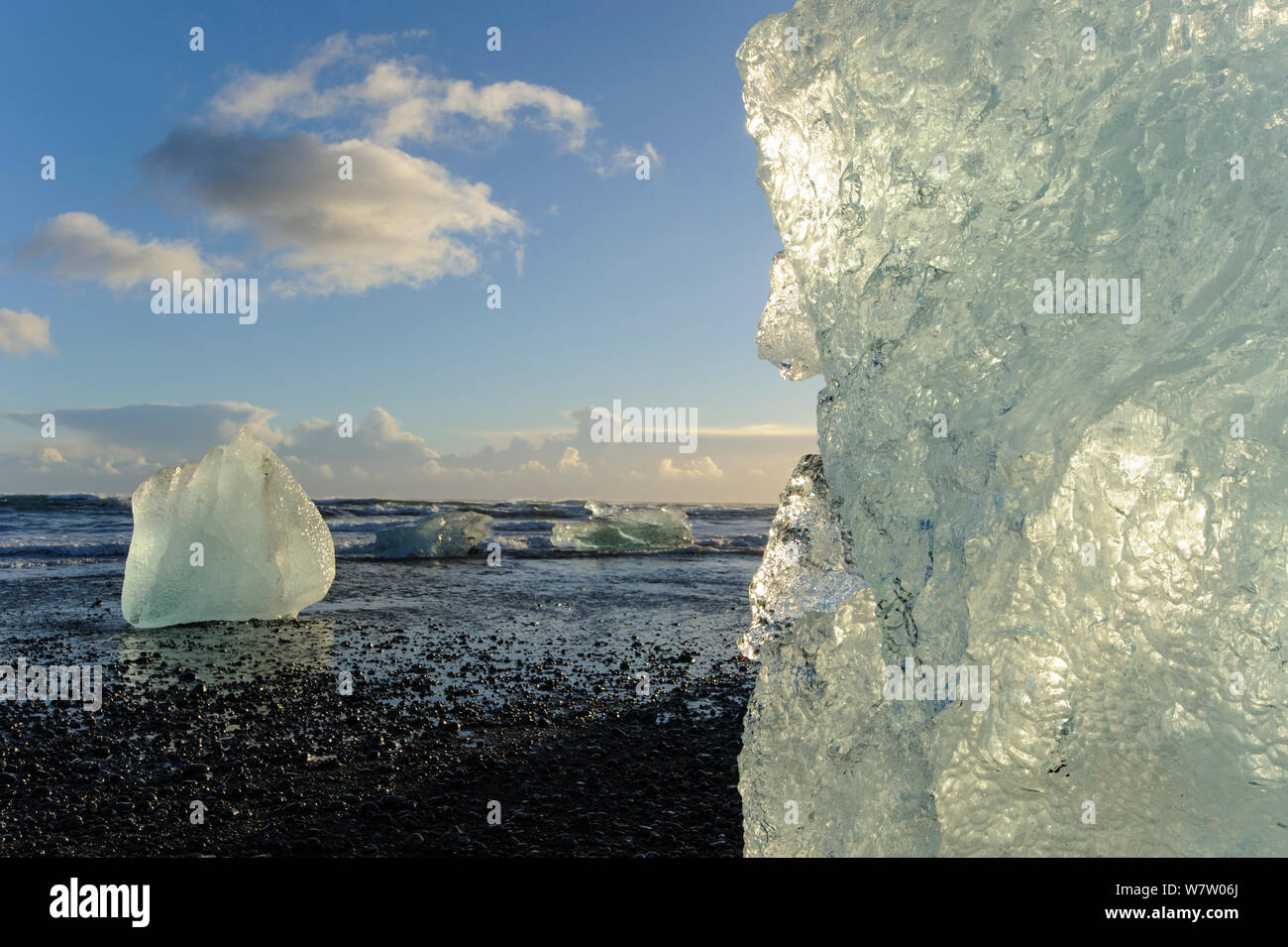 Les icebergs sur les rives du lac glaciaire Jökulsárlón, Gglacier Vatnajokull, Islande, novembre 2012. Banque D'Images