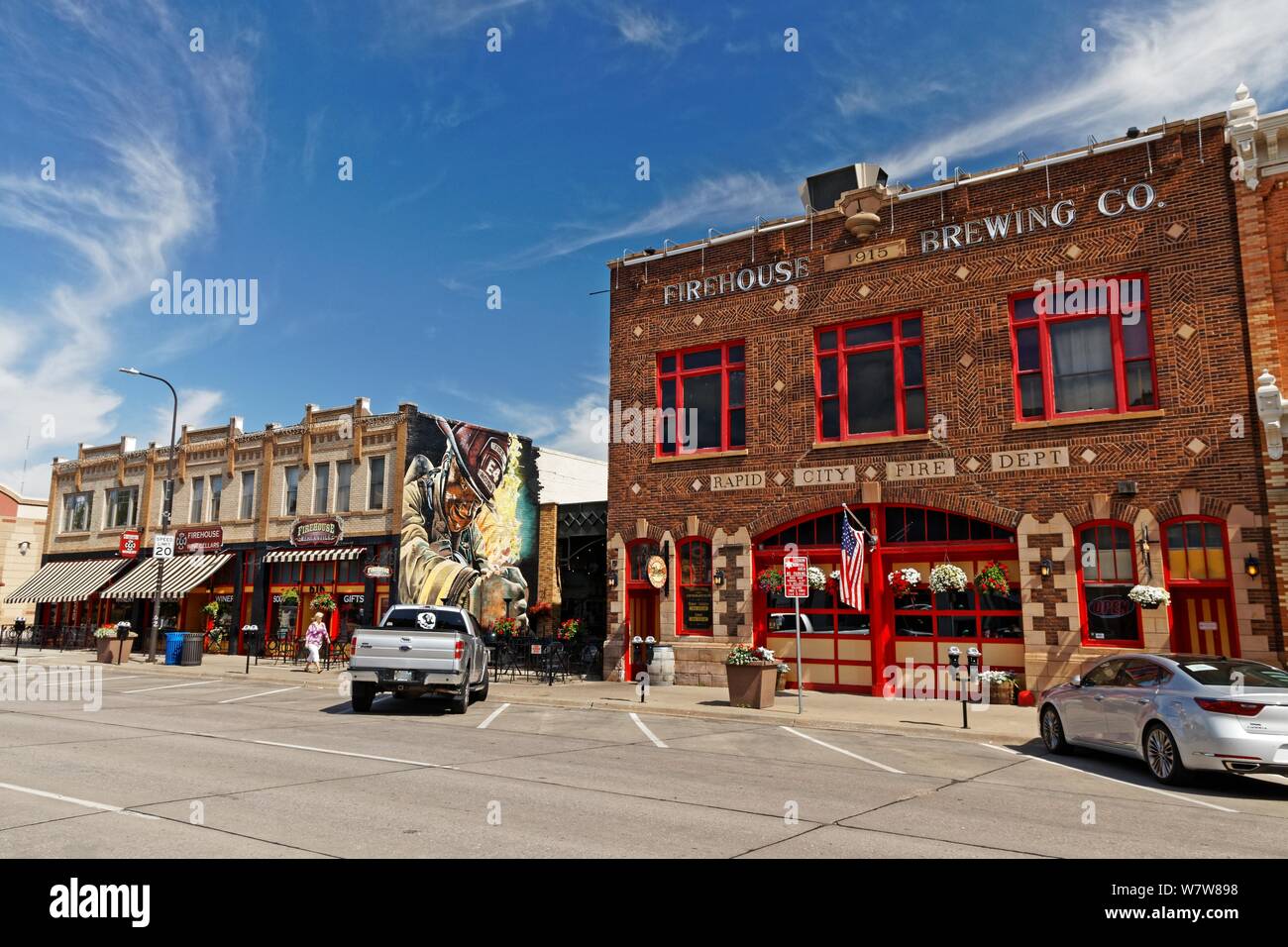 La rue principale historique au centre-ville de Rapid City dans le Dakota du Sud avec brewery Banque D'Images