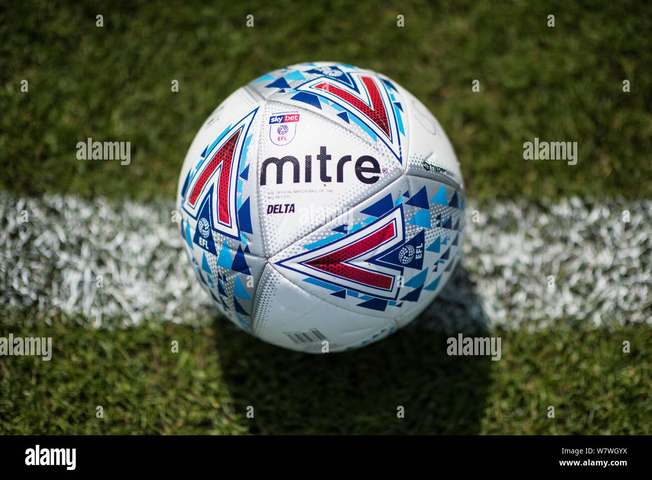 Delta mitre. Ballon de match officiel de l'EFL 2019-2020. Banque D'Images