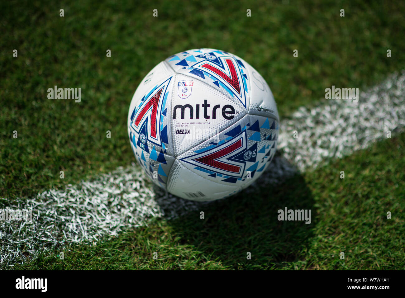 Delta mitre. Ballon de match officiel de l'EFL 2019-2020. Banque D'Images