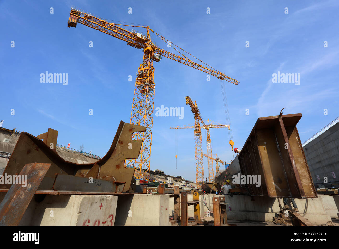 Vue sur le site de construction d'une réplique grandeur nature du paquebot Titanic dans le comté de Daying, ville de Suining, au sud-ouest du Sichuan Chine provinc Banque D'Images