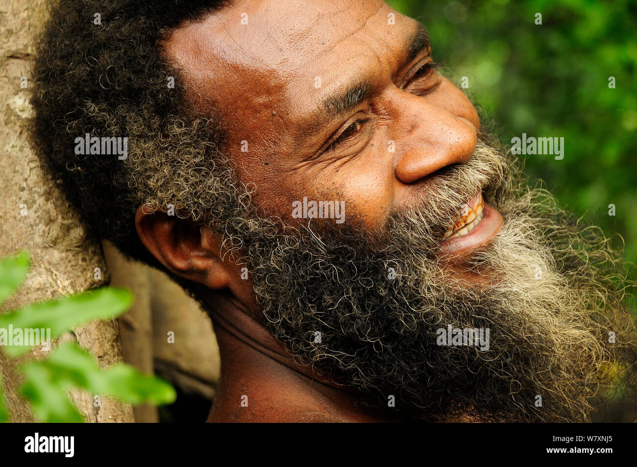 Homme Melansian, île de Tanna, Tafea, Vanuatu, septembre 2008. Banque D'Images