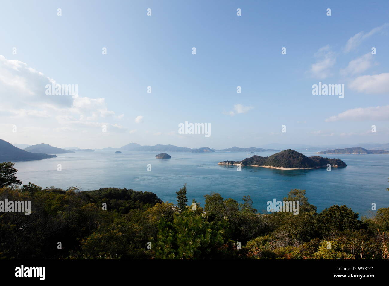 Paysage de la côte d'Okunoshima &# 39;Rabbit Island&# 39 ;, Takehara, Hiroshima, Japon, janvier 2010. Banque D'Images