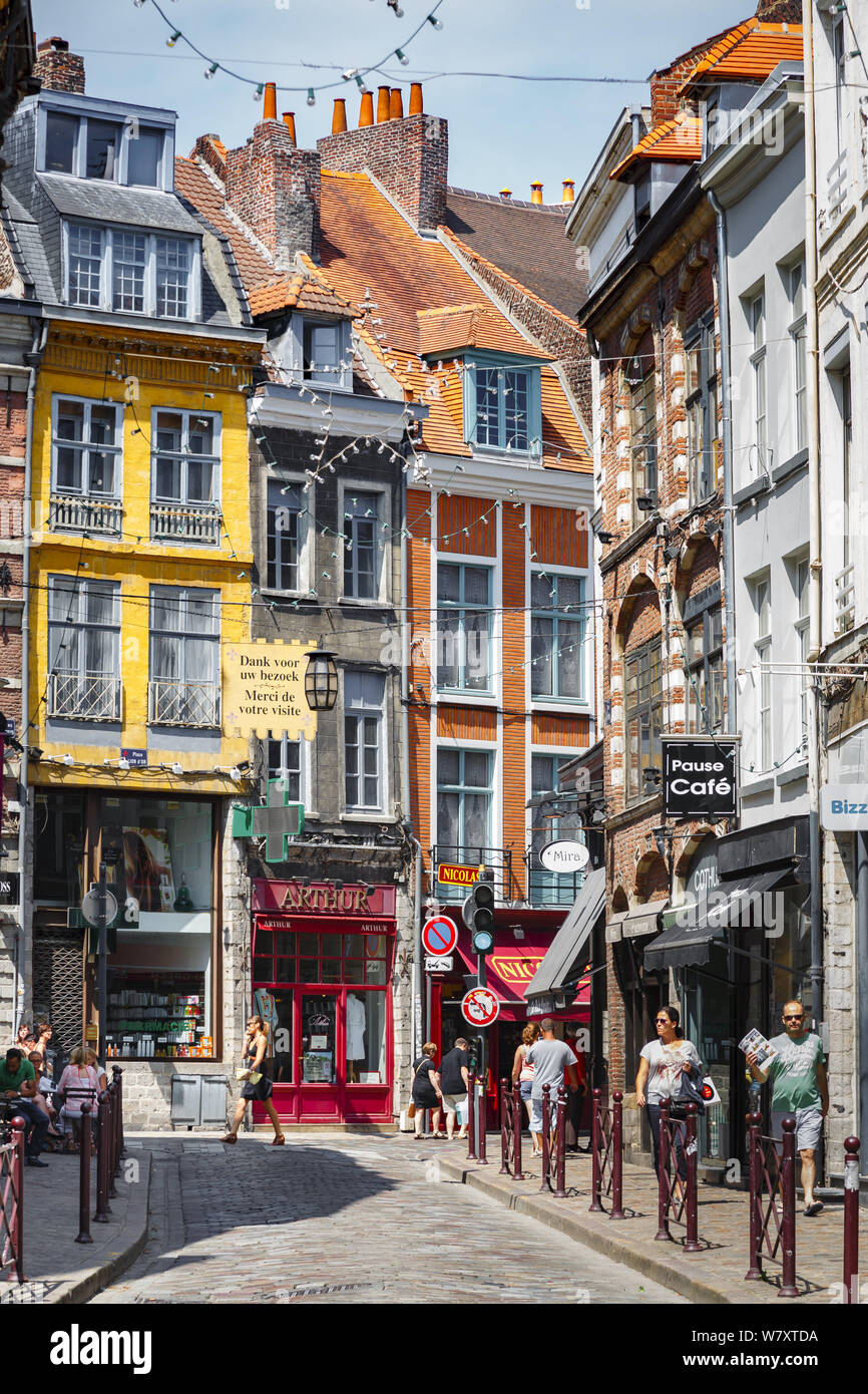 Lille, France - le 20 juillet 2013. Scène de rue typique dans le Vieux-Lille, quartier historique de la vieille partie de Lille dans les Hauts-de-France, France Banque D'Images
