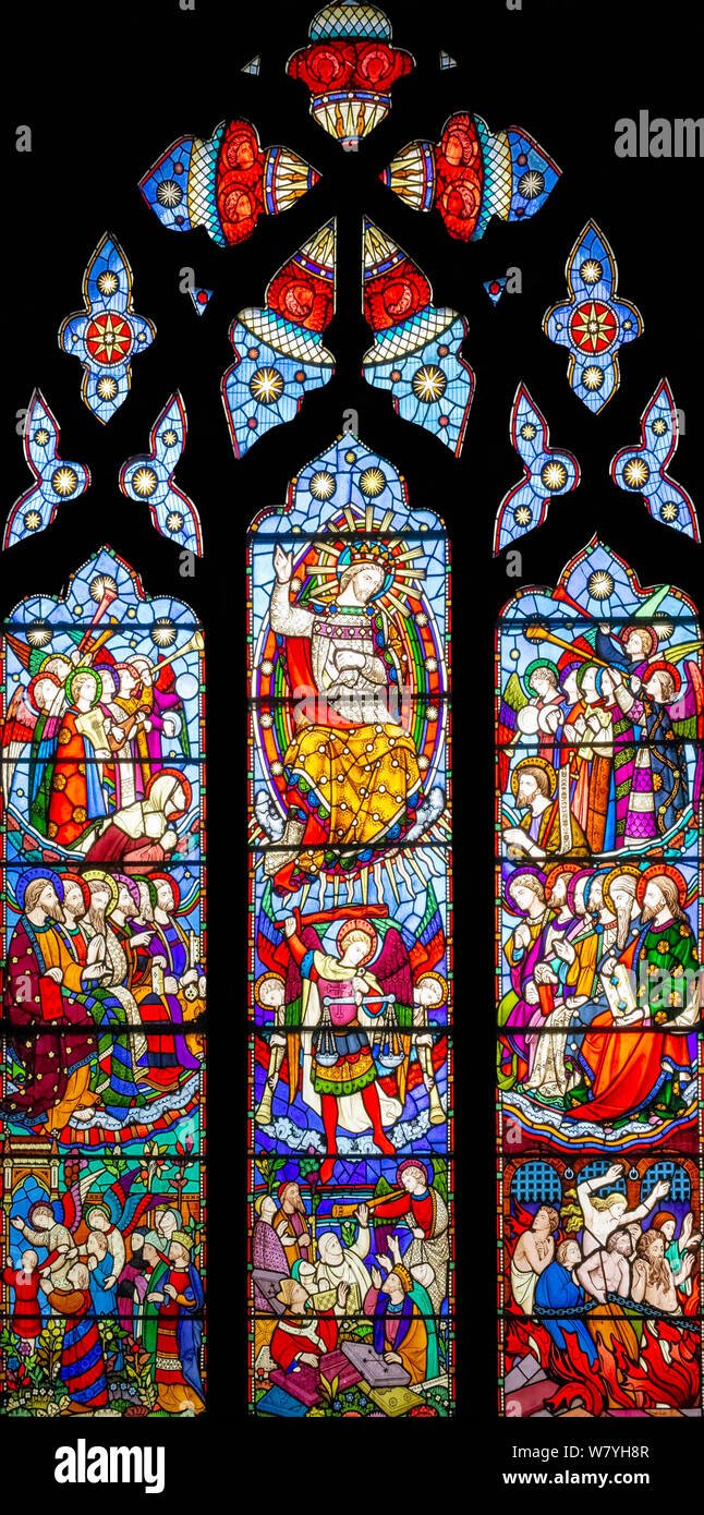 Le "Jugement dernier", Clayton et Bell, un vitrail à la mémoire de Sir Anthony Lechmere, St Mary's Church, Hanley Castle, Worcestershire, Royaume-Uni Banque D'Images